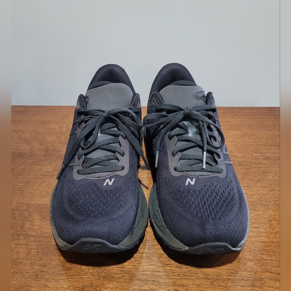 Womens Black New Balance 880. Size 9.5
